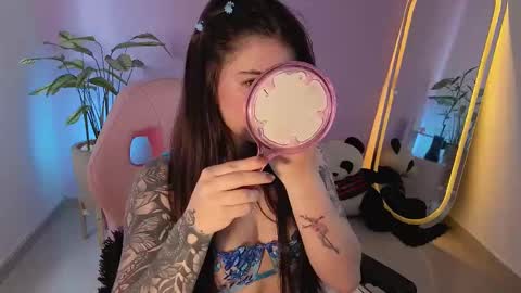 Kylie online show from October 2025 08:39:01 PM