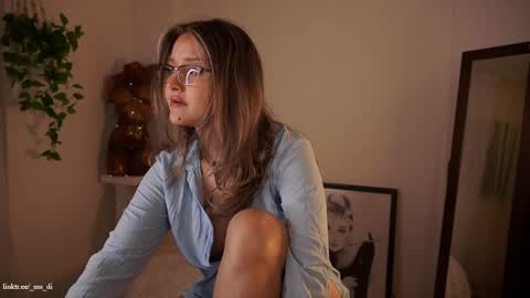 Snapshot of _lady_di chatting on October 2025 03:42:01 AM Not on OF Some stuff for sale online show from October 2025 03:42:01 AM