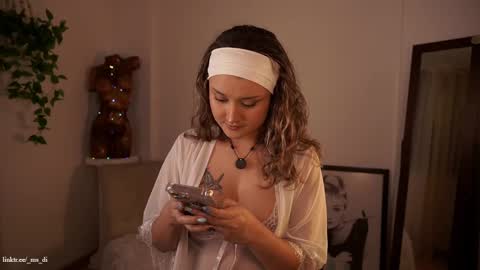 Snapshot of _lady_di chatting on October 2025 03:28:02 AM Not on OF Some stuff for sale online show from October 2025 03:28:02 AM