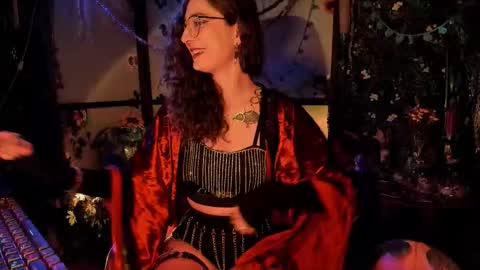 Lady Luna online show from October 2025 12:10:01 AM