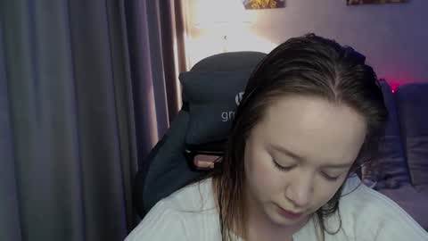 _lalune_ online show from October 2025 03:04:01 AM