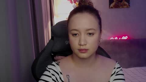 _lalune_ online show from October 2025 08:46:02 AM