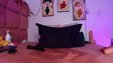 Lorrayne online show from December 2024 03:03:01 PM