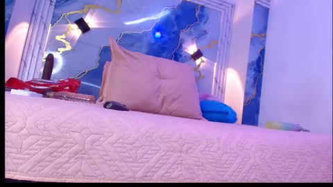 Lorrayne online show from November 2025 12:05:01 PM