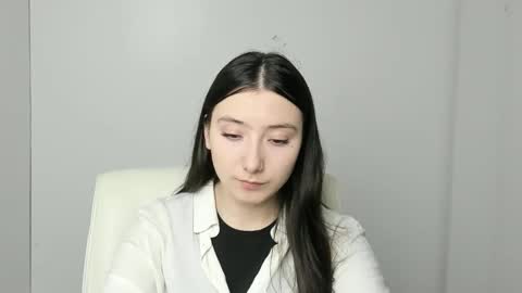 Luna online show from October 2025 05:43:02 AM