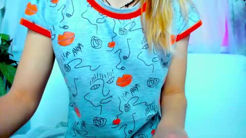 Snapshot of _mari_so chatting on January 2025 04:56:01 AM Scarlett online show from January 2025 04:56:01 AM