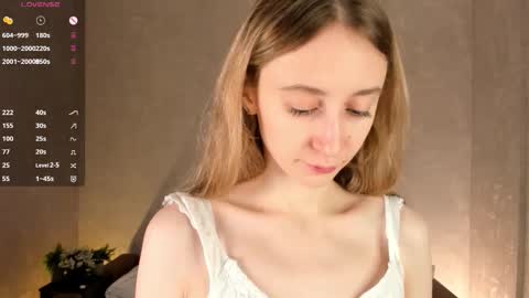  Gwen  online show from October 2025 02:45:01 AM