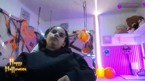 Snapshot of _miaaleon chatting on November 2025 12:40:02 PM Mia online show from November 2025 12:40:02 PM