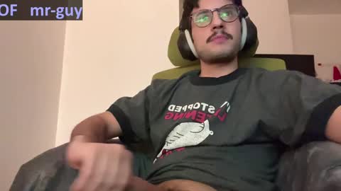 Snapshot of _mrguy_ chatting on December 2024 08:02:01 AM _mrguy_ online show from December 2024 08:02:01 AM