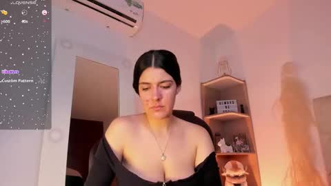 Snapshot of _niah_ chatting on December 2024 08:44:01 PM Niah You can call me Ni or cutie haha online show from December 2024 08:44:01 PM