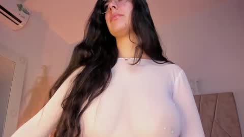 Snapshot of _niah_ chatting on January 2025 11:39:02 PM Niah You can call me Ni or cutie haha online show from January 2025 11:39:02 PM