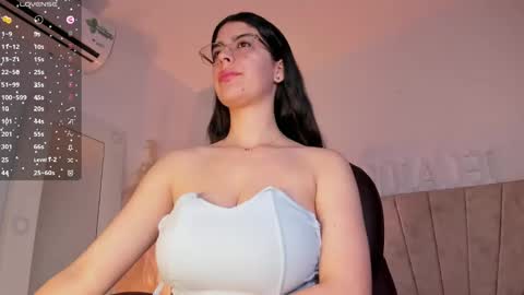 Snapshot of _niah_ chatting on January 2025 02:25:02 AM Niah You can call me Ni or cutie haha online show from January 2025 02:25:02 AM
