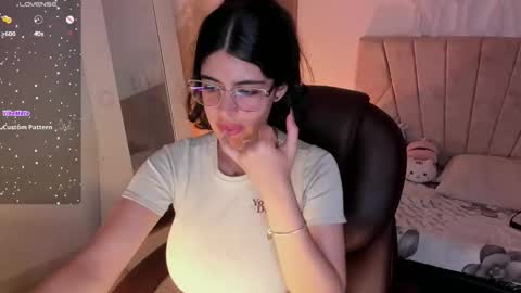 Snapshot of _niah_ chatting on January 2025 09:35:02 PM Niah You can call me Ni or cutie haha online show from January 2025 09:35:02 PM