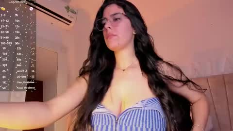 Snapshot of _niah_ chatting on January 2025 11:50:01 PM Niah You can call me Ni or cutie haha online show from January 2025 11:50:01 PM
