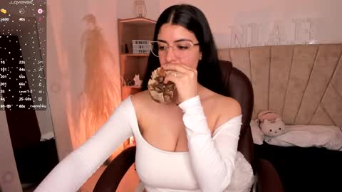 Snapshot of _niah_ chatting on March 2025 12:18:02 AM Niah You can call me Ni or cutie haha online show from March 2025 12:18:02 AM