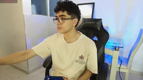 Snapshot of _nickconnor1 chatting on November 2025 03:06:02 AM Nicolas online show from November 2025 03:06:02 AM