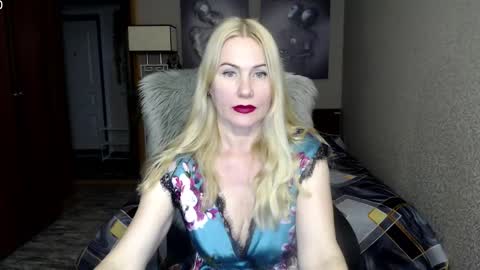 Donella    online show from December 2024 07:28:01 PM