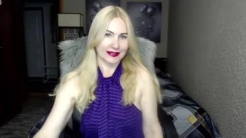 Donella    online show from December 2024 04:17:01 PM