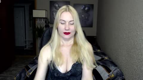 Donella    online show from February 2025 08:14:02 PM