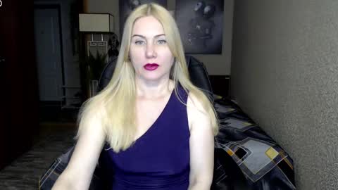 Donella    online show from February 2025 08:52:02 PM