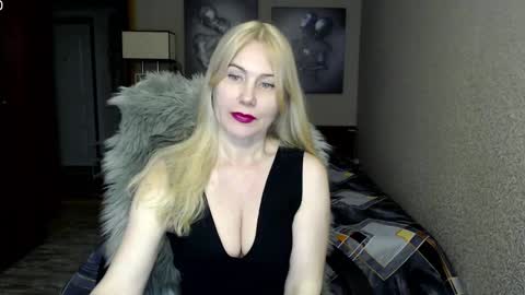 Donella    online show from March 2025 07:38:01 PM
