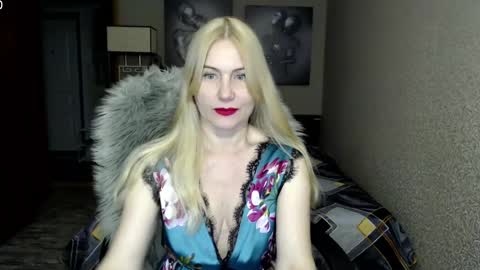 Donella    online show from March 2025 07:18:01 PM