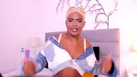 Snapshot of _opraah_ chatting on December 2025 12:20:01 PM Opraah online show from December 2025 12:20:01 PM