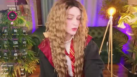 Snapshot of _pink_wassabi_ chatting on October 2025 10:44:02 PM Maisie online show from October 2025 10:44:02 PM