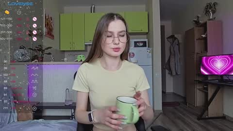 Lili online show from December 2024 10:49:01 AM