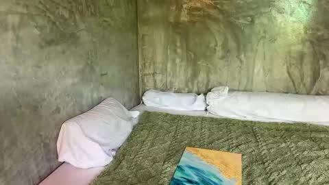  HADLY today day-off see u online 0112  online show from October 2025 07:31:02 AM