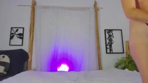 Moon online show from October 2025 07:24:01 PM