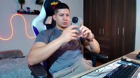 Roberto online show from February 2025 12:39:01 PM