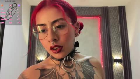 Selene online show from February 2025 06:48:01 PM