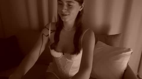 Snapshot of _sensualia_ chatting on November 2025 08:41:02 PM Lia online show from November 2025 08:41:02 PM
