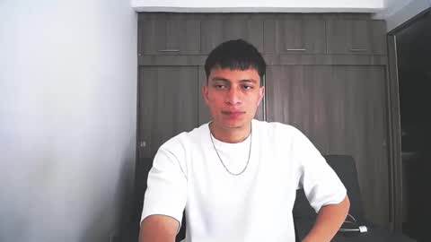Juan Pablo-independent model online show from September 2025 05:24:02 PM