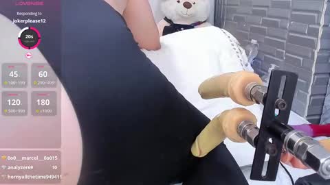 Snapshot of _sharlottt_ chatting on February 2025 01:11:01 PM _sharlottt_ online show from February 2025 01:11:01 PM