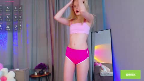 Snapshot of _starshine chatting on November 2025 03:05:01 AM Lolla online show from November 2025 03:05:01 AM