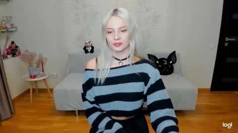Marie online show from February 2025 04:04:01 PM