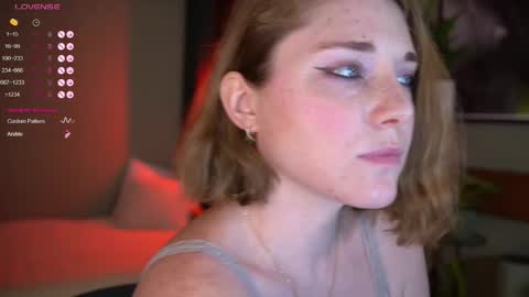 Snapshot of _the_sun_ chatting on November 2025 07:01:02 PM Evi online show from November 2025 07:01:02 PM