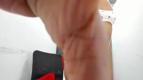 Snapshot of _tinny_hot chatting on December 2025 12:20:01 PM tinny online show from December 2025 12:20:01 PM