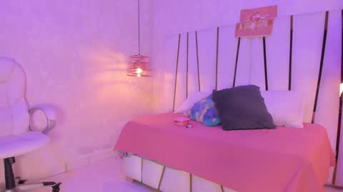 Snapshot of _tinyrousse_ chatting on December 2024 07:29:02 PM Rousse online show from December 2024 07:29:02 PM