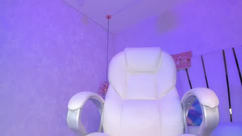 Snapshot of _tinyrousse_ chatting on December 2024 07:39:02 PM Rousse online show from December 2024 07:39:02 PM