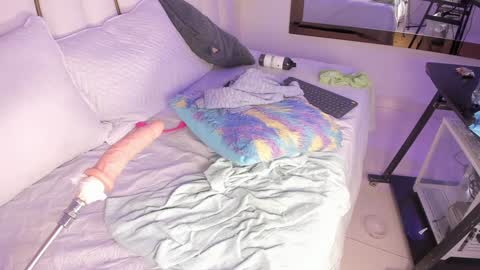 Snapshot of _tinyrousse_ chatting on December 2024 10:54:02 PM Rousse online show from December 2024 10:54:02 PM