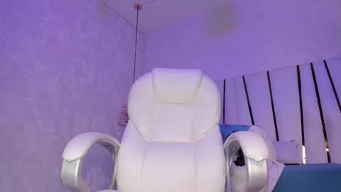 Snapshot of _tinyrousse_ chatting on February 2025 06:20:02 PM Rousse online show from February 2025 06:20:02 PM