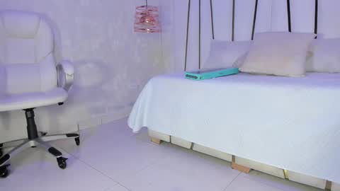 Snapshot of _tinyrousse_ chatting on February 2025 07:05:02 PM Rousse online show from February 2025 07:05:02 PM