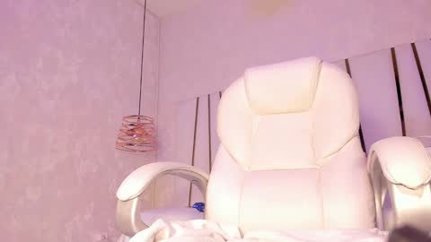 Snapshot of _tinyrousse_ chatting on February 2025 07:27:01 PM Rousse online show from February 2025 07:27:01 PM