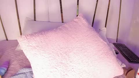 Snapshot of _tinyrousse_ chatting on February 2025 10:26:02 PM Rousse online show from February 2025 10:26:02 PM