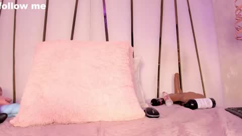 Snapshot of _tinyrousse_ chatting on February 2025 01:24:01 AM Rousse online show from February 2025 01:24:01 AM