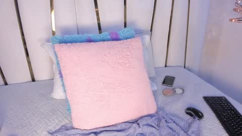 Snapshot of _tinyrousse_ chatting on March 2025 08:00:02 PM Rousse online show from March 2025 08:00:02 PM