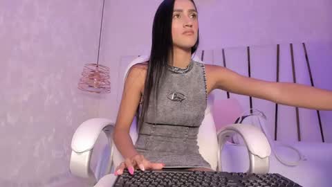 Snapshot of _tinyrousse_ chatting on March 2025 07:09:02 PM Rousse online show from March 2025 07:09:02 PM